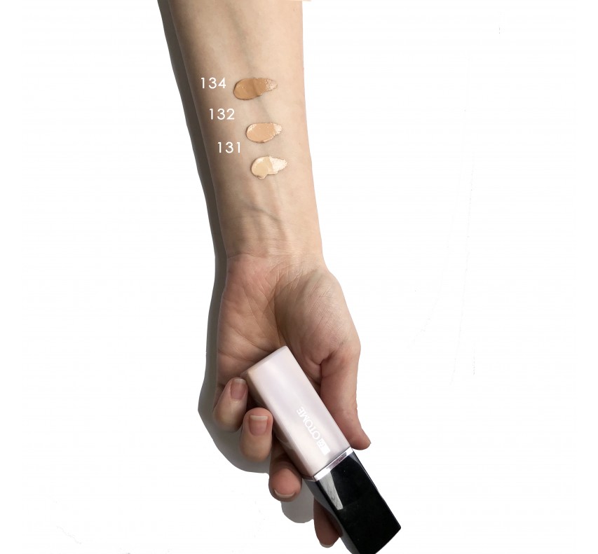 ОТОМЕ Moisturizing cream-fluid foundation natural glow Зволожуючий крем-флюїд з ефектом сяйва